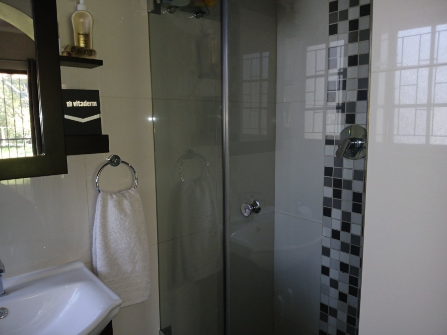 3 Bedroom Property for Sale in Roundhay Western Cape